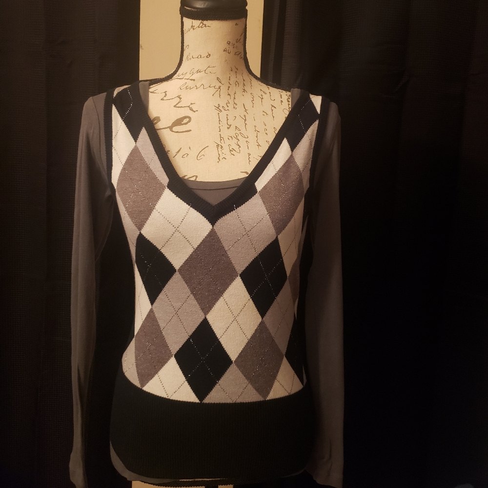 2 PC. Argyle vest with scoop long sleeve tee